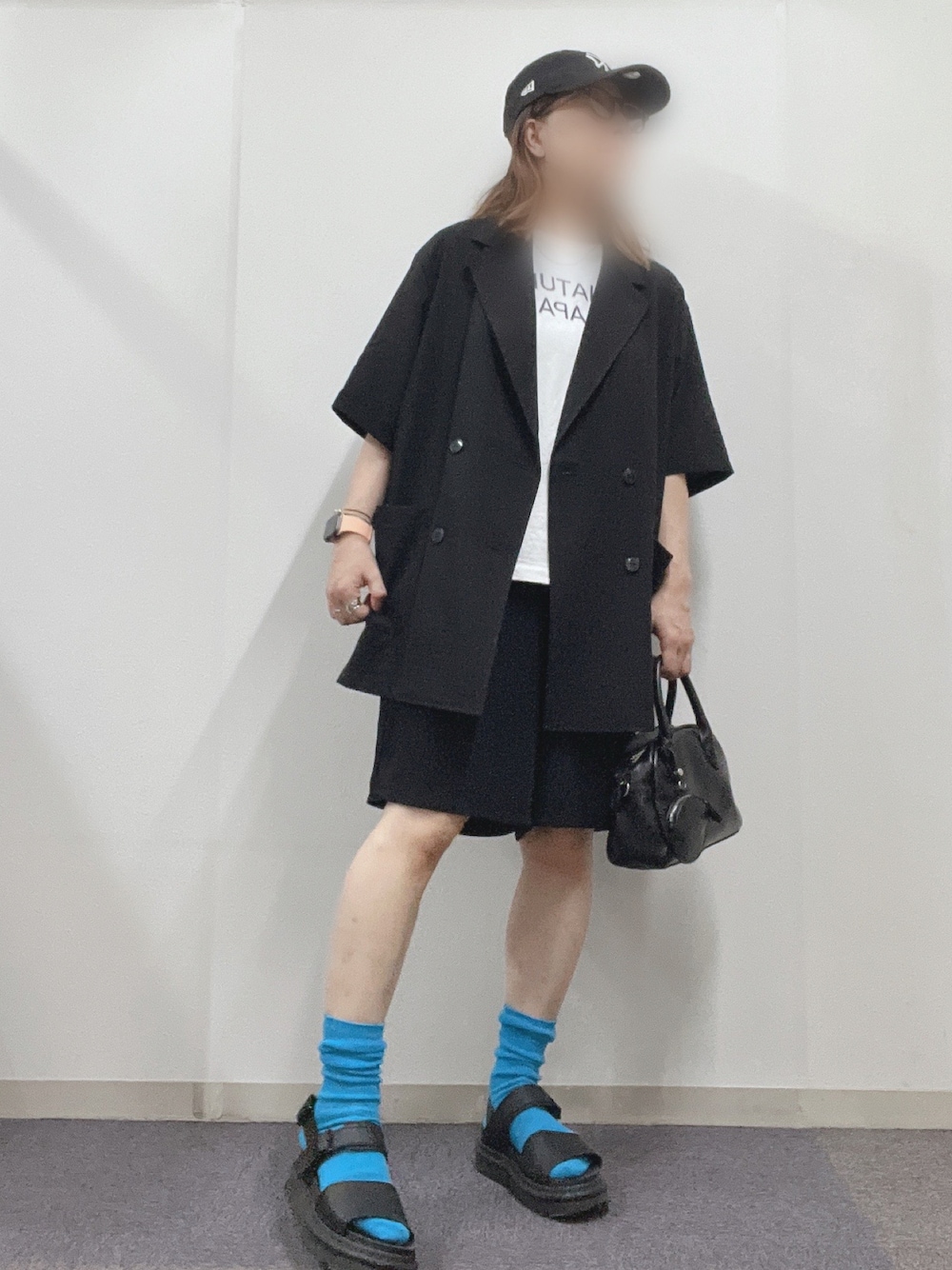 「オトナ女子、シンプルコーデ、大人カジュアル、ootd、プチプラ、パンツスタイル、サンダルに靴下、サンダル×靴下、キレイめ、キャップ、セットアップ風、ディスコート、GU、Tシャツ」｜「DISCOATの半円ミニボストンショルダーバッグ（ショルダーバッグ、ブラック系）」を使った、ナナさん（レディース・156cm）の夏コーディネートの1枚目の写真