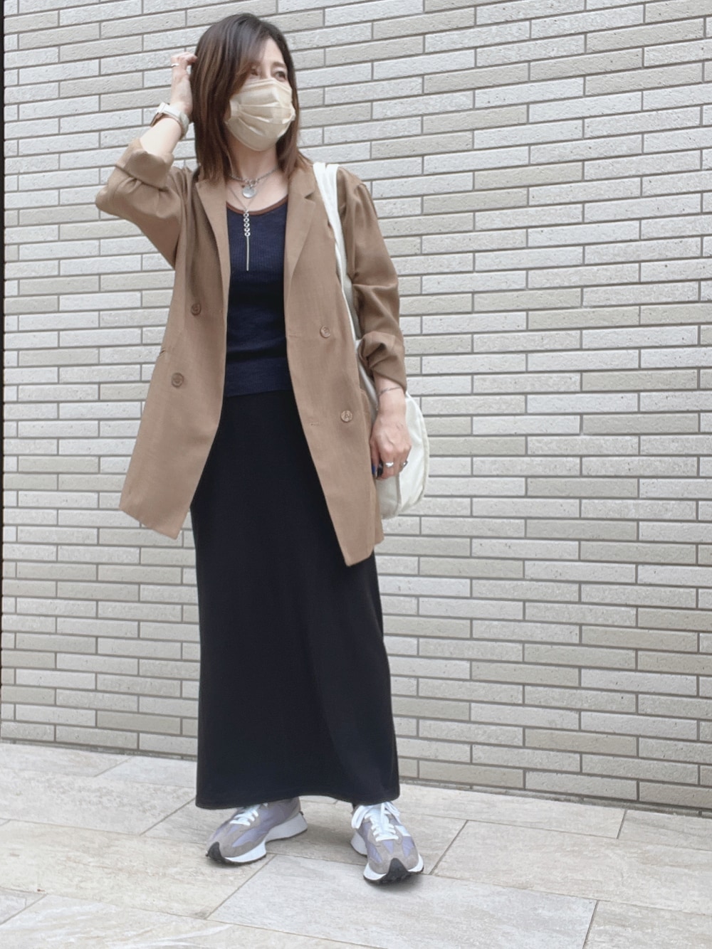 「お出かけコーデ、カジュアル、オトナカジュアル、着回しコーデ、プチプラ、カジュアルコーデ、おしゃれさんと繋がりたい、スカートコーデ、ゆるコーデ、スニーカーコーデ、ジャケット」｜「Kastaneの【SETUP対応】SETUPダブルジャケット（テーラードジャケット、ブラウン系）」を使った、ナナさん（レディース・156cm）の夏コーディネートの1枚目の写真