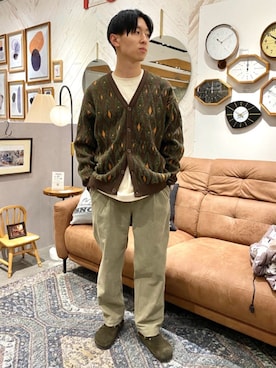 「アイテム（カーディガン/ボレロ、ブラウン系）」を使った、JOURNAL STANDARD relumeさん（メンズ・173cm）の秋コーディネート