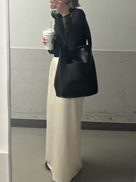 「ENOF（イナフ）のアイテム（スカート）」を使った、ホノミさん（レディース・164cm）の秋コーディネート