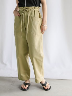 「ミニタリー」｜「アイテム（アクセサリー）」を使った、SELECT MOCAさん（レディース・164cm）の春コーディネート