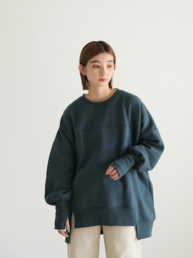 「スリット」｜「アイテム（スウェット）」を使った、SELECT MOCAさん（レディース・158cm）の秋コーディネート