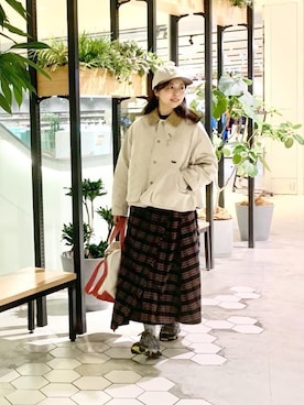 「アイテム（その他アウター、ベージュ系）」を使った、Yasuさん（レディース・160cm）の秋コーディネート