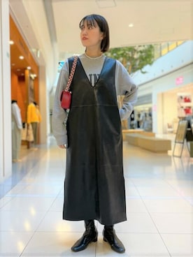 「レザー」｜「アイテム（ジャンパースカート）」を使った、FREDY&GLOSTER stylingさん（レディース・163cm）の秋コーディネート