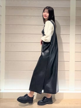 「レザー」｜「アイテム（ジャンパースカート）」を使った、FREDY&GLOSTER stylingさん（レディース・162cm）の秋コーディネート