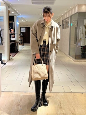 「ボウタイブラウス」｜「アイテム（ステンカラーコート）」を使った、FREDY&GLOSTER stylingさん（レディース・162cm）の秋コーディネート