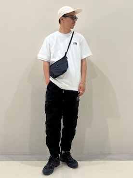 「417 EDIFICE（フォーワンセブンエディフィス）のアイテム（カーゴパンツ）」を使った、417 officialさん（メンズ・174cm）の春コーディネート