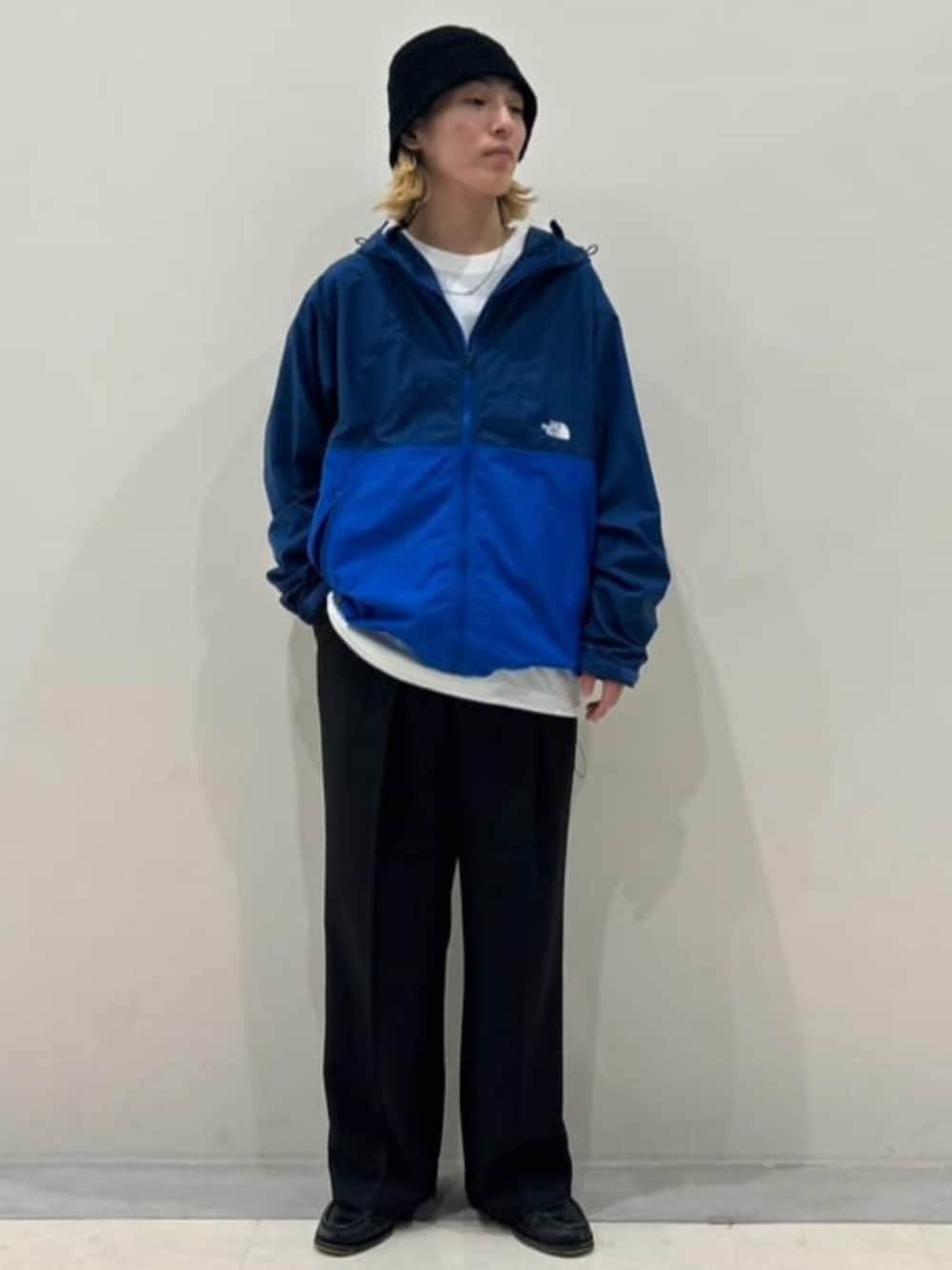 「THE NORTH FACE、イージーパンツ、休日コーデ、リラックススタイル、メンズファッション、コンパクトジャケット」｜「THE NORTH FACEのTHE NORTH FACE / ザ ノースフェイス  コンパクトジャケット（ナイロンジャケット、ブルー系）」を使った、417 officialさん（メンズ・166cm）の春コーディネートの1枚目の写真