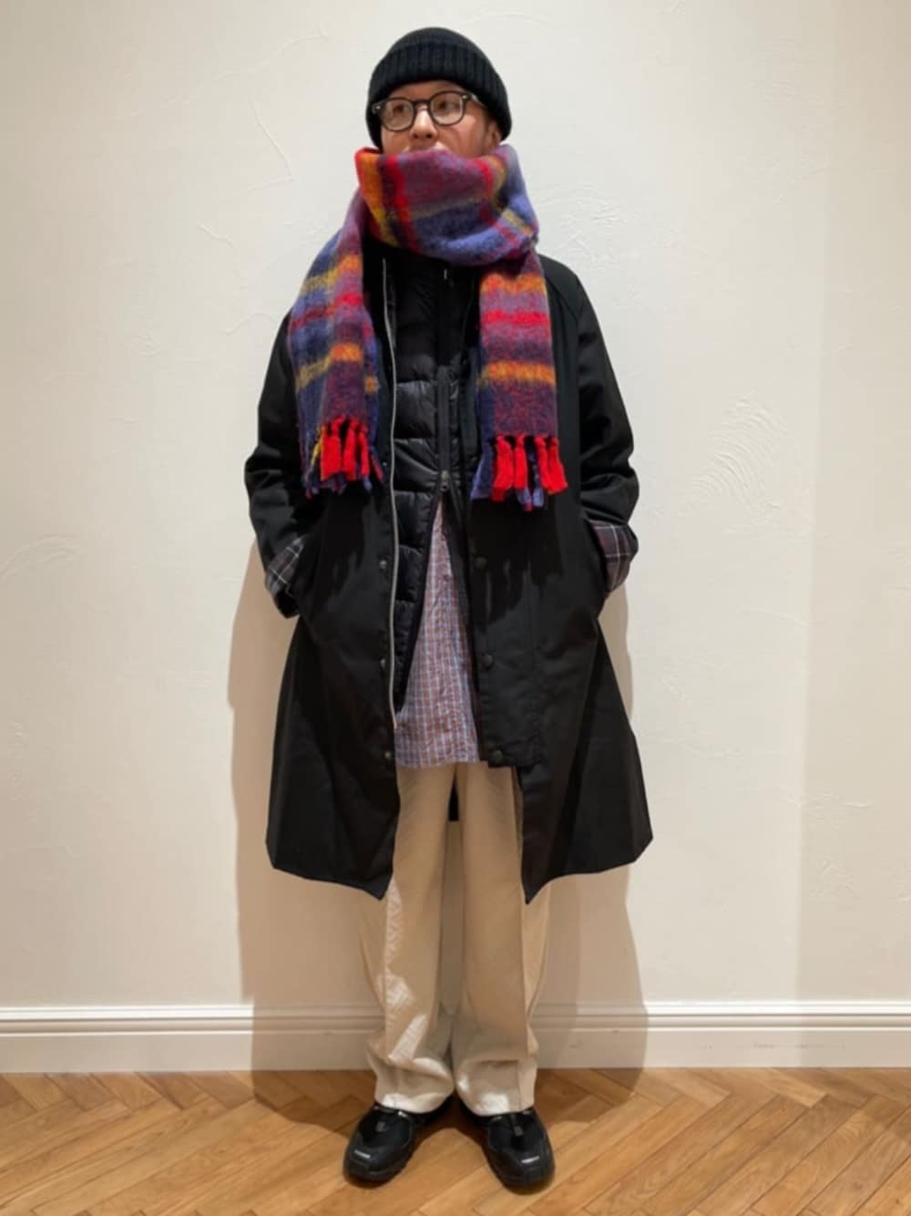 「チェック、カジュアル、マフラー、冬コーデ、barbour、ゆるコーデ」｜「BarbourのBarbour / バブアー modified exmoor wax coat（その他アウター、ブラック系）」を使った、417 officialさん（メンズ・173cm）の冬コーディネートの1枚目の写真
