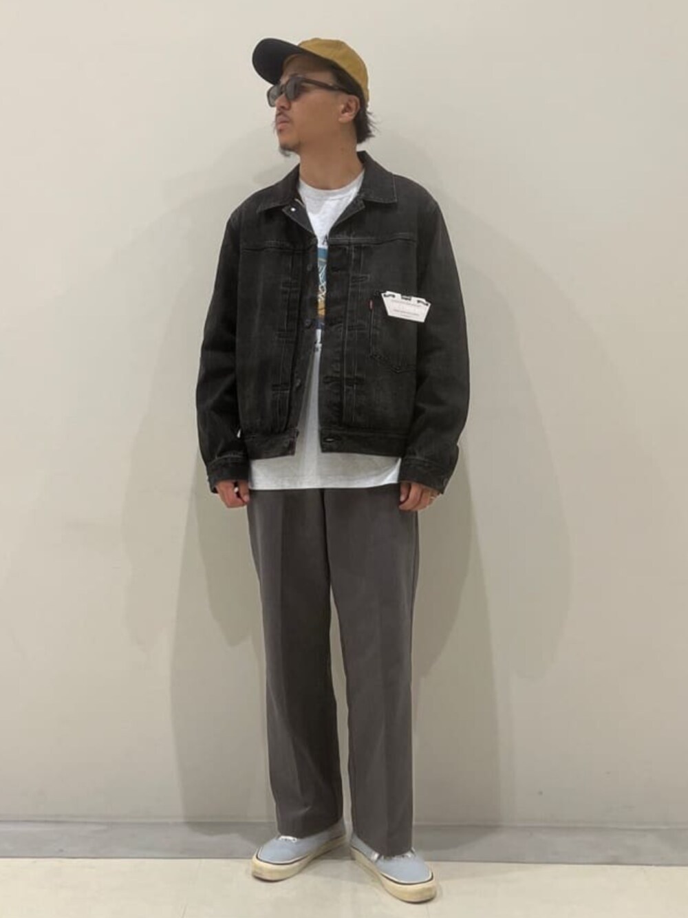 「リーバイス、デニム、デニムジャケット、Gジャン、Dickies、スラックス、モノトーン、秋コーデ、メンズファッション、休日スタイル、大人カジュアル」｜「DickiesのDICKIES 417別注 refine スラックス（スラックス、グレー系）」を使った、417 officialさん（メンズ・174cm）の夏コーディネートの1枚目の写真