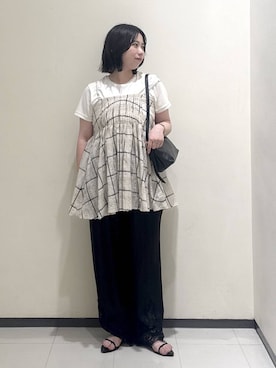 「A part by（アパートバイ）のサテンヘムレースパンツ（その他パンツ、ブラック系）」を使った、さちさん（レディース・156cm）の夏コーディネート