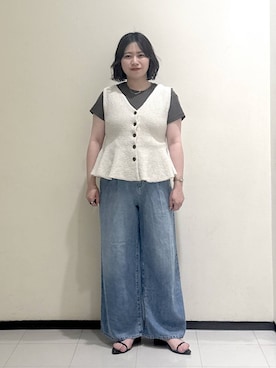 「A part by（アパートバイ）のブークレペプラムニットノースリーブ（ベスト、ホワイト系）」を使った、さちさん（レディース・156cm）の夏コーディネート
