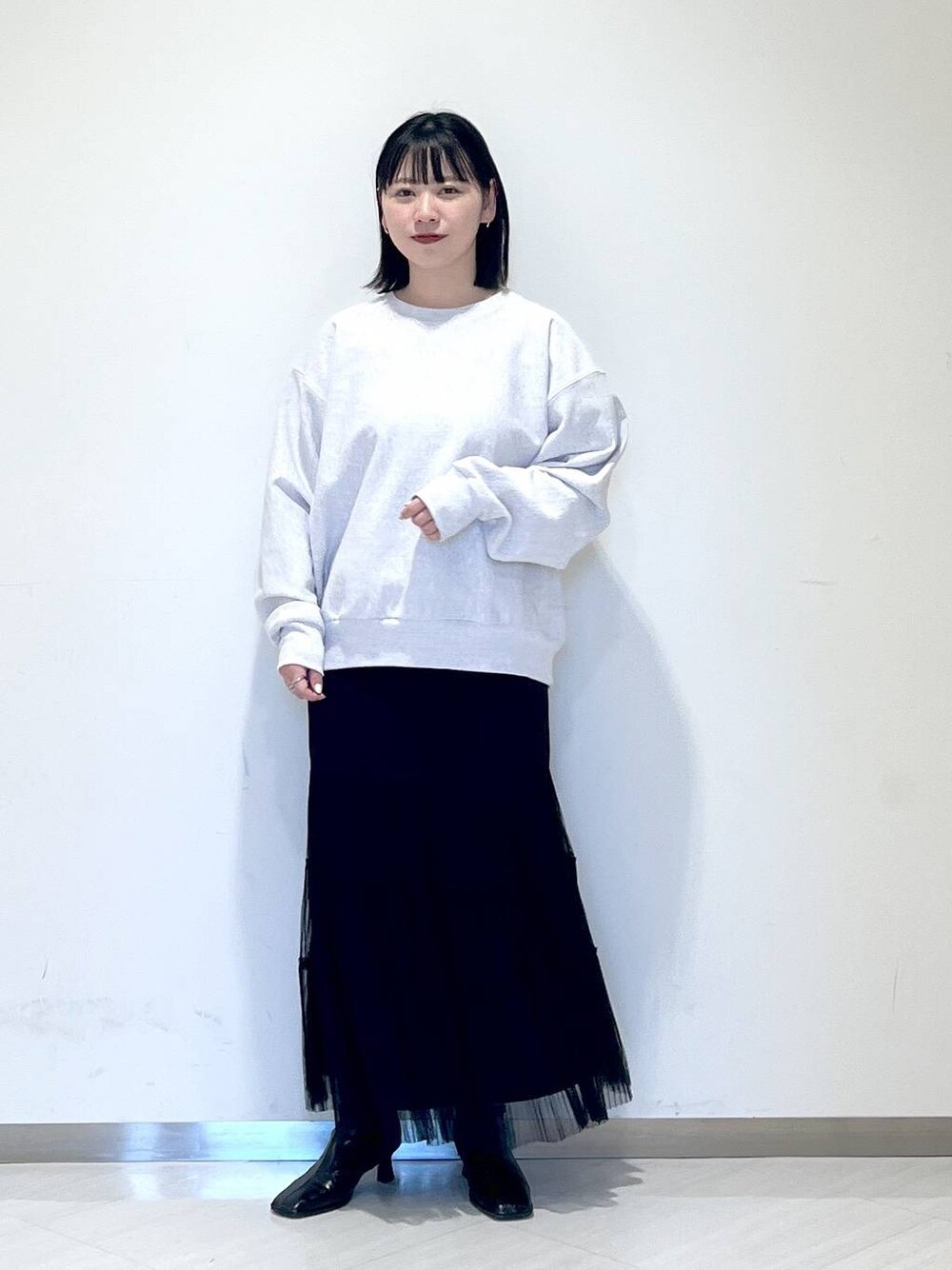 「体型カバー、カジュアル、SNAP_apart by lowrys、apart by lowrys、ワントーン、春コーデ、冬コーデ」｜「A part byのスクエアステッチショートブーツ（ブーツ、ブラック系）」を使った、さちさん（レディース・155cm）の冬コーディネートの1枚目の写真
