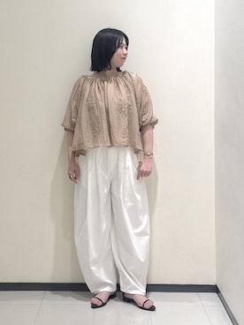 「A part by（アパートバイ）のフラワーシシュウブラウス（シャツ/ブラウス、ベージュ系）」を使った、さちさん（レディース・156cm）の夏コーディネート
