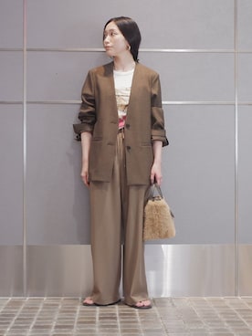 「アイテム（ノーカラージャケット）」を使った、増田さん（レディース・157cm）の秋コーディネート
