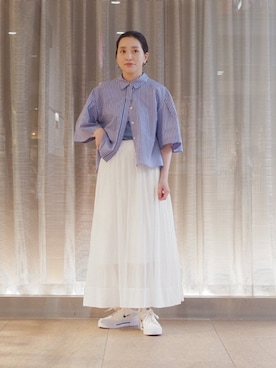 「アイテム（タンクトップ、ブルー系）」を使った、増田さん（レディース・157cm）の夏コーディネート