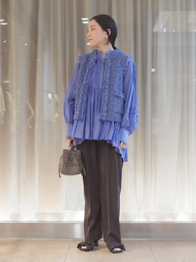「アイテム（ベスト、ブルー系）」を使った、増田さん（レディース・157cm）の春コーディネート