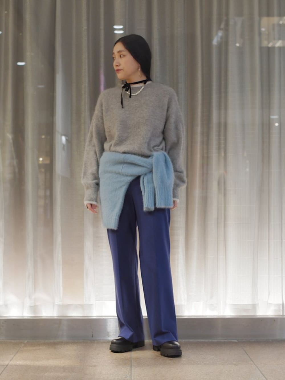 「SHIPS、SHIPS for women、シップス、ニット、冬コーデ、ニットカーディガン、大人カジュアル、カラーパンツ」｜「SHIPSの杢 FOX クルーネック プルオーバー（ニット/セーター、グレー系）」を使った、増田さん（レディース・157cm）の冬コーディネートの1枚目の写真