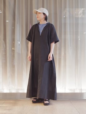 「アイテム（タンクトップ、ブルー系）」を使った、増田さん（レディース・157cm）の夏コーディネート