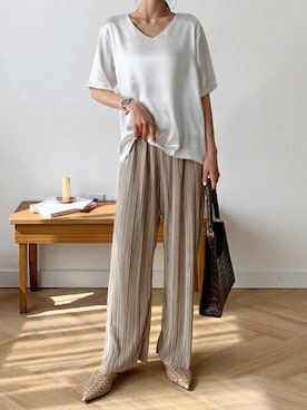 「アイテム（スラックス、ベージュ系）」を使った、ディーホリックさん（レディース・164cm）の冬コーディネート