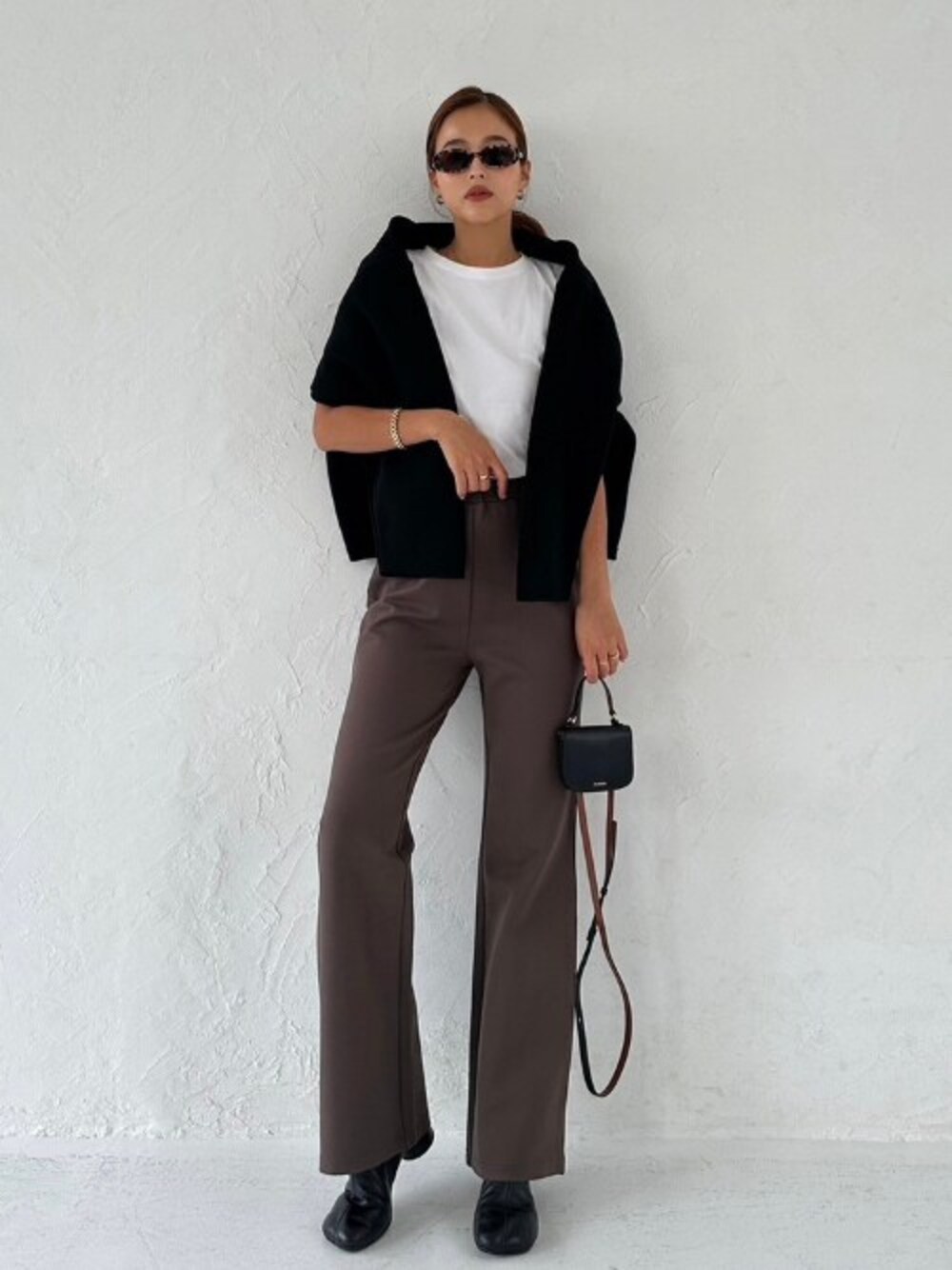 「カジュアル、大人カジュアル、パンツスタイル、秋コーデ、TRUNC88」｜「TRUNC 88のCurve Sleeve Zip Knit（ブルゾン、ブラック系）」を使った、TRUNC 88さん（レディース・162cm）の秋コーディネートの1枚目の写真