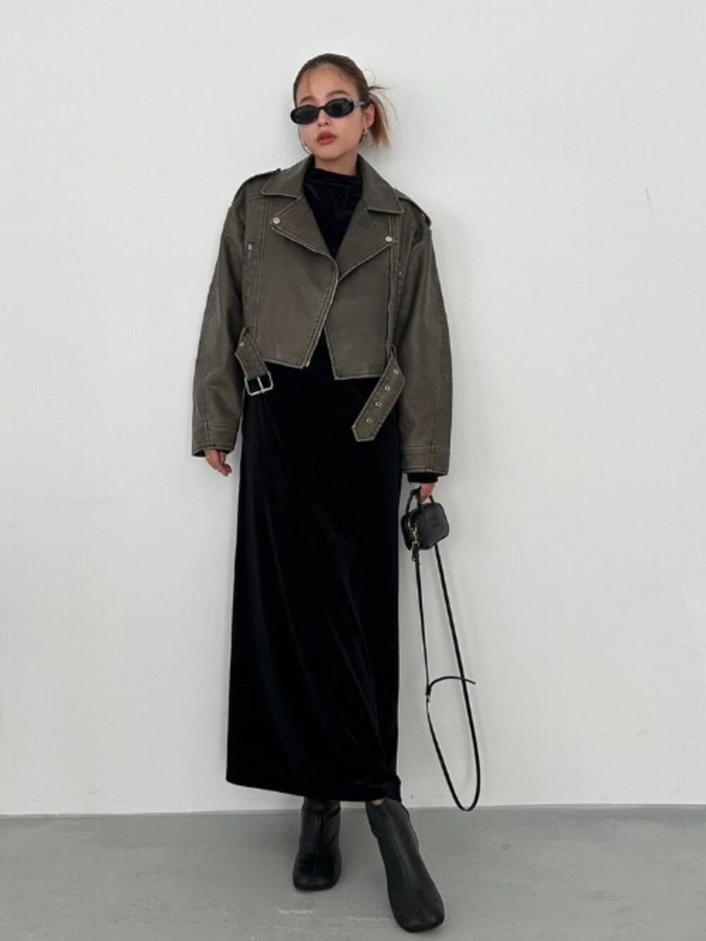「ジャケット、カジュアル、ライダース、大人カジュアル、ワンピーススタイル、TRUNC88」｜「TRUNC 88のVintagelike Biker Jacket（ライダースジャケット、ブラウン系）」を使った、TRUNC 88さん（レディース・162cm）の秋コーディネートの1枚目の写真