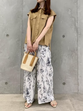 「花柄パンツ」｜「アイテム（サンダル）」を使った、本社 プレスさん（レディース・156cm）の春コーディネート