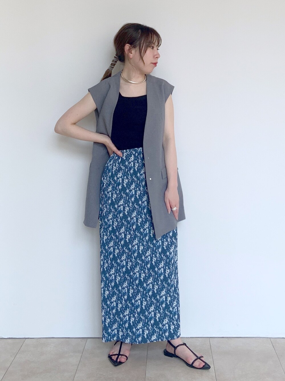 「低身長、低身長コーデ、低身長女子、大人カジュアル、きれいめカジュアル、アパートバイローリーズ、apartbylowrys」｜「A part byのプリーツイージータイトスカート（スカート、ブルー系）」を使った、ひおさん（レディース・153cm）の夏コーディネートの1枚目の写真