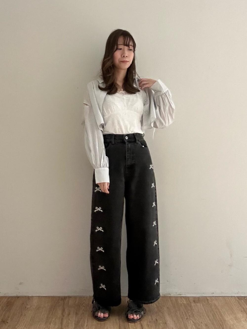「デニム、大人カジュアル、仙台、サンダル、MAJESTIC LEGON、マジェスティックレゴン、エスパル仙台、標準身長、骨格ナチュラル、シャツ 」｜「MAJESTIC LEGONのレースクロスホルタータンク（タンクトップ、ホワイト系）」を使った、majessk3さん（レディース・158cm）の春コーディネートの1枚目の写真