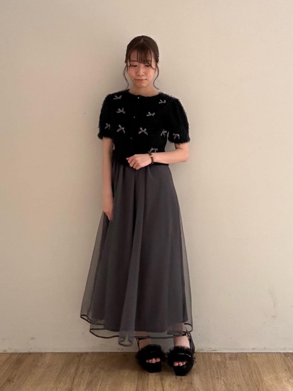 「リボン、仙台、MAJESTIC LEGON、マジェスティックレゴン、エスパル仙台、標準身長、骨格ナチュラル、ワンピ―ス」｜「MAJESTIC LEGONの【WEB限定XSサイズあり】チュールシアーキャミワンピ（ワンピース、グレー系）」を使った、majessk3さん（レディース・158cm）の春コーディネートの1枚目の写真