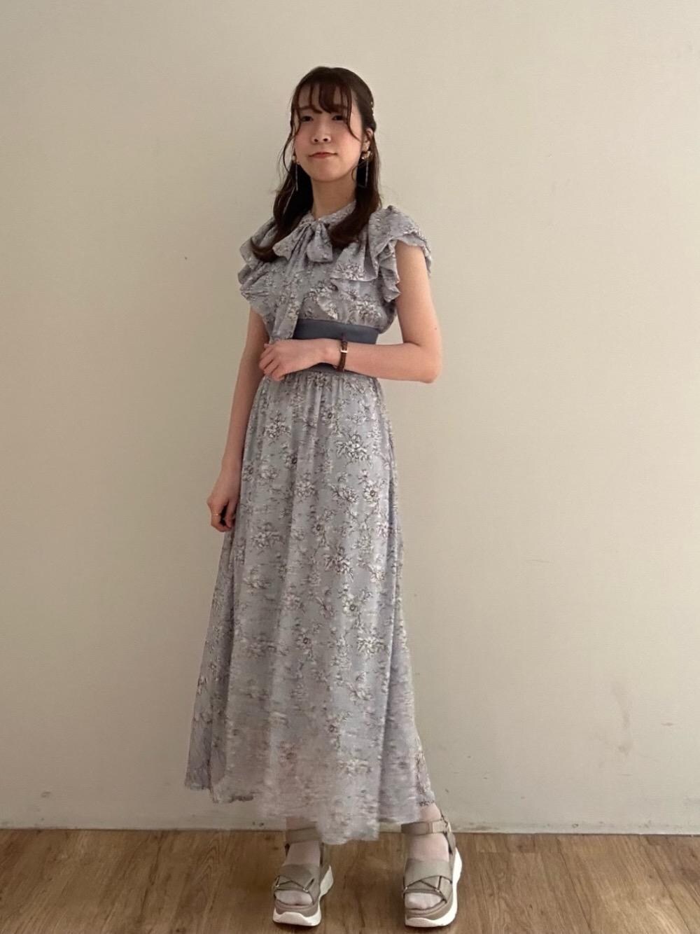 「デート、仙台、サンダル、MAJESTIC LEGON、マジェスティックレゴン、エスパル仙台、標準身長、骨格ナチュラル、ワンピ―ス」｜「MAJESTIC LEGONのクロスボリュームスポサン（サンダル、ベージュ系）」を使った、majessk3さん（レディース・158cm）の春コーディネートの1枚目の写真
