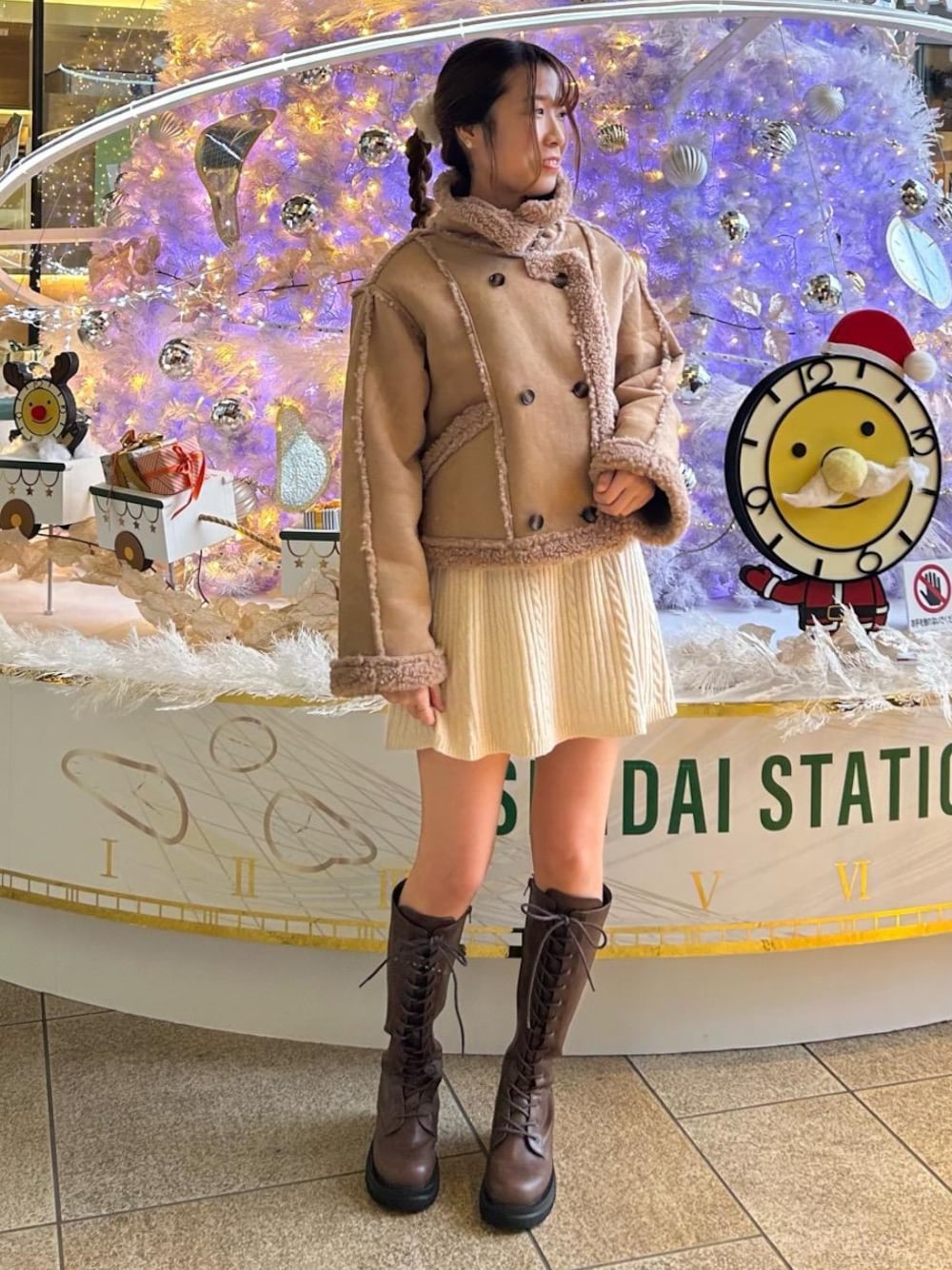 「アウター、ブーツ、デート、仙台、MAJESTIC LEGON、マジェスティックレゴン、エスパル仙台、標準身長、骨格ナチュラル、ワンピ―ス」｜「MAJESTIC LEGONのもこもこボアショートジャケット（その他アウター、ベージュ系）」を使った、majessk3さん（レディース・158cm）の冬コーディネートの1枚目の写真