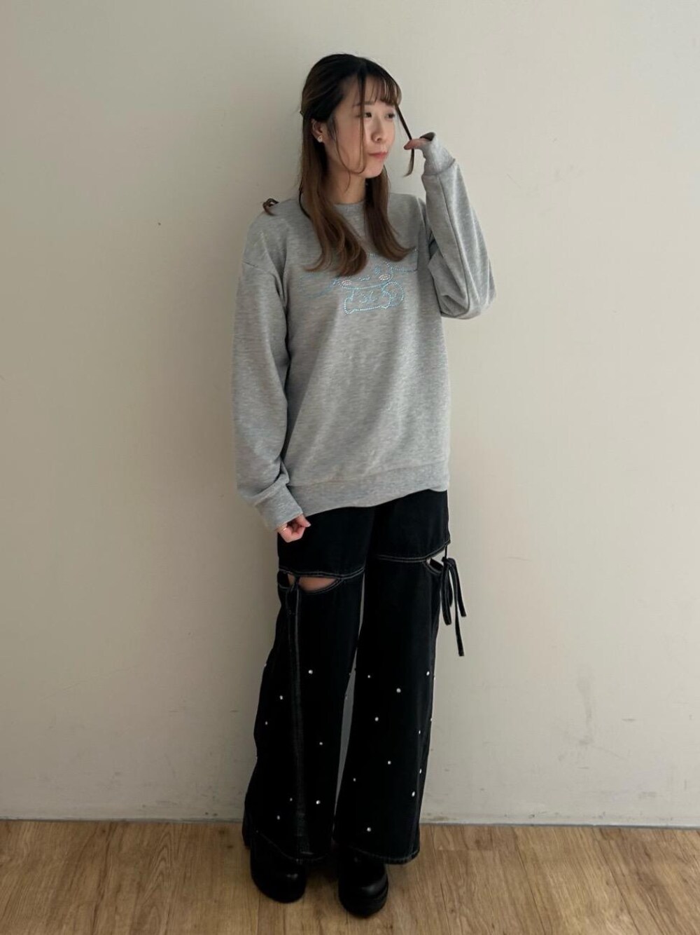 「デニム、ブーツ、カジュアル、仙台、MAJESTIC LEGON、マジェスティックレゴン、シナモロール、エスパル仙台、標準身長、骨格ナチュラル」｜「MAJESTIC LEGONのレースアップショートブーツ（ブーツ、ブラック系）」を使った、majessk3さん（レディース・158cm）の冬コーディネートの1枚目の写真