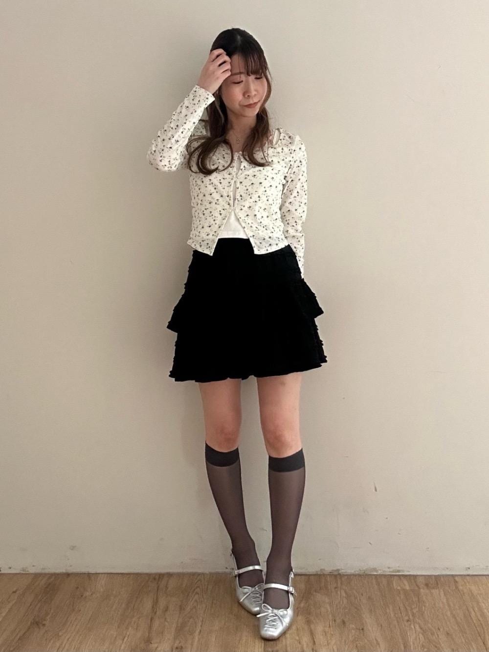 「カットソー、カジュアル、ガーリー、仙台、MAJESTIC LEGON、ミュール、マジェスティックレゴン、エスパル仙台、標準身長、スカート 」｜「MAJESTIC LEGONのカットレースフリルミニスカパン（スカート、ブラック系）」を使った、majessk3さん（レディース・158cm）の春コーディネートの1枚目の写真