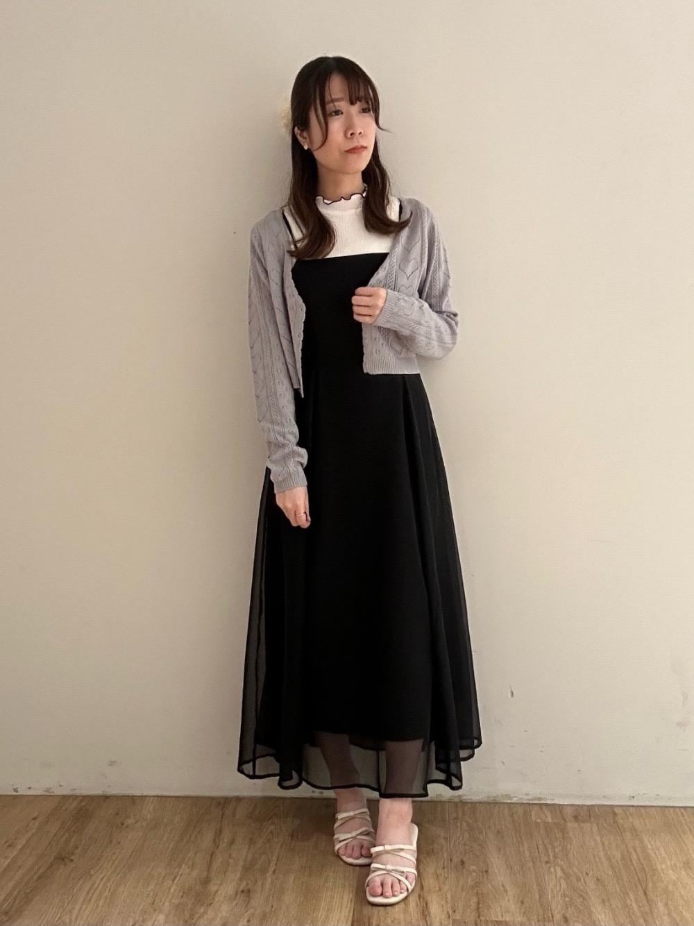 「カーディガン、カジュアル、仙台、インナー、MAJESTIC LEGON、キャミワンピ、マジェスティックレゴン、エスパル仙台、標準身長、骨格ナチュラル」｜「MAJESTIC LEGONのシアーレディキャミワンピ（ワンピース、ブラック系）」を使った、majessk3さん（レディース・158cm）の夏コーディネートの1枚目の写真