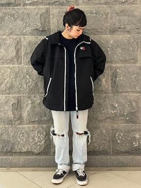 「TOMMY HILFIGER」｜「アイテム（ナイロンジャケット）」を使った、公式TOMMY HILFIGERさん（レディース・152cm）の春コーディネート