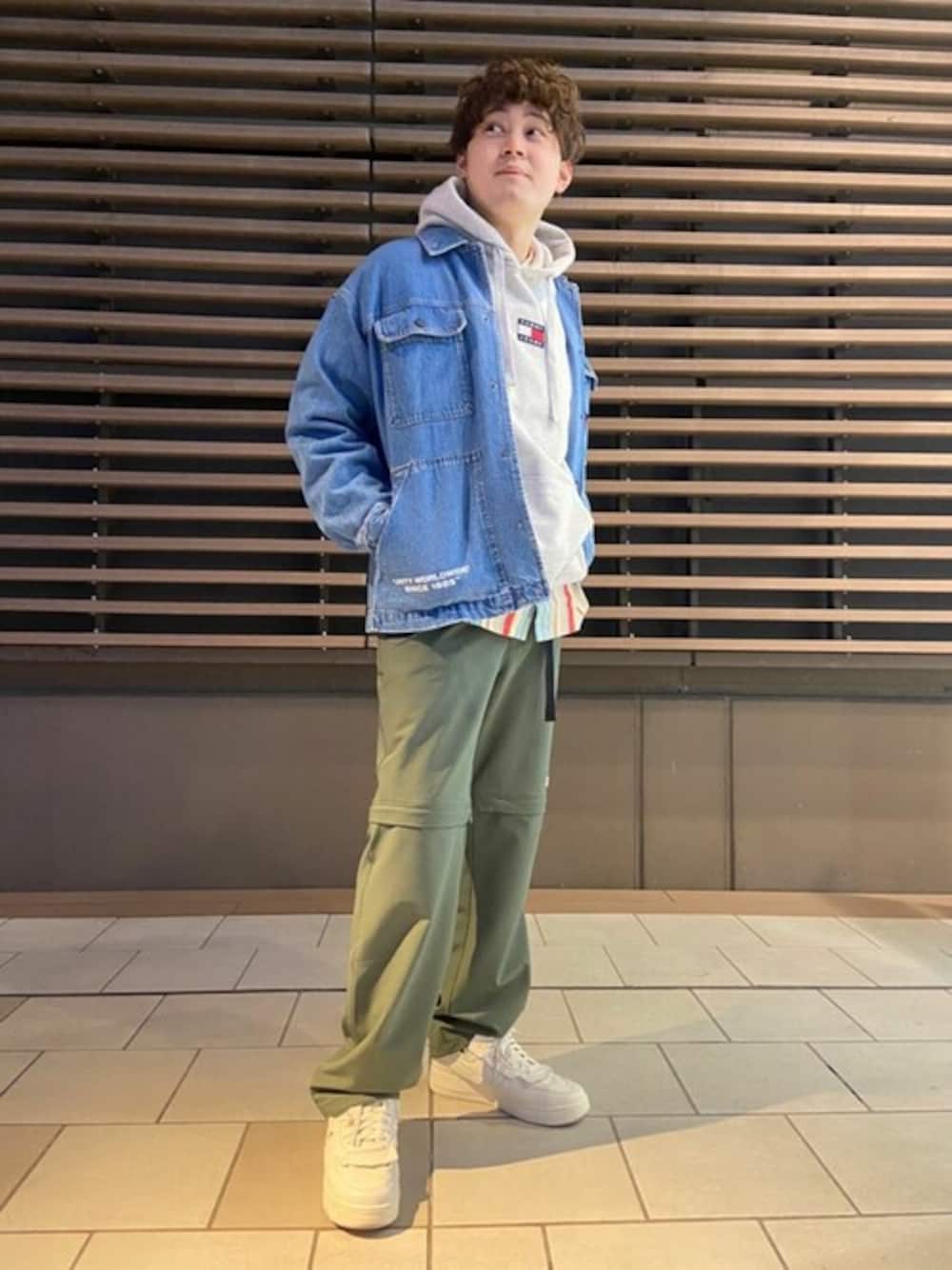 トミー　デニムジャケット　パーカー　コーデセット 公式TOMMY HILFIGER｜tommy jeansのデニムジャケットを使った