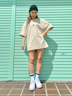 「アイテム（トップス、ベージュ系）」を使った、公式TOMMY HILFIGERさん（レディース・158cm）の春コーディネート