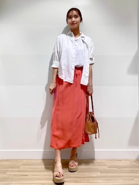 「TOMMY HILFIGER（トミーヒルフィガー）のアイテム」を使った、公式TOMMY HILFIGERさん（レディース・166cm）の春コーディネート