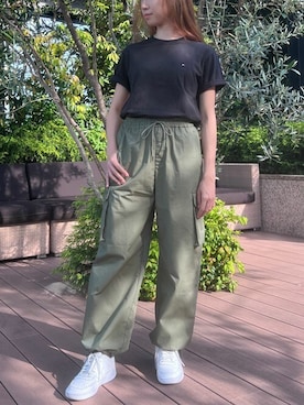 「TOMMY HILFIGER（トミーヒルフィガー）のアイテム」を使った、公式TOMMY HILFIGERさん（レディース・160cm）の春コーディネート