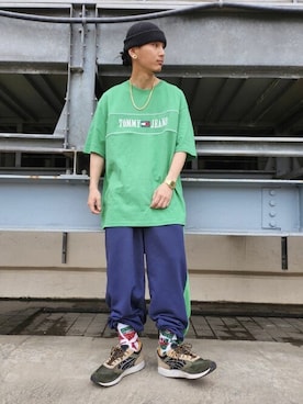「tommy jeans（トミー ジーンズ）のアイテム」を使った、公式TOMMY HILFIGERさん（メンズ・172cm）の春コーディネート