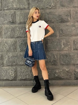 「tommy jeans（トミー ジーンズ）のアイテム」を使った、公式TOMMY HILFIGERさん（レディース・158cm）の夏コーディネート