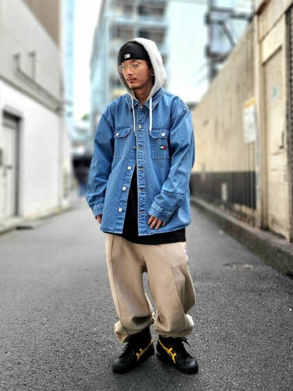 公式TOMMY HILFIGER|tommy jeansのデニムジャケットを使った 公式TOMMY HILFIGER|tommy jeansのデニムジャケットを使った