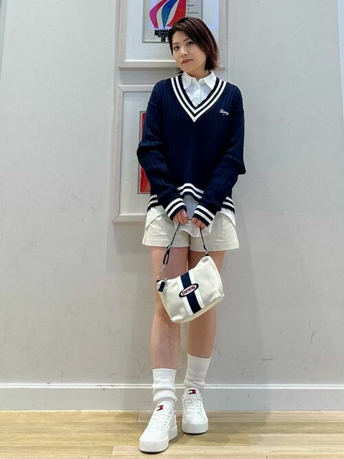 スプリクトロゴVネックリブセーター tommy jeans（トミー ジーンズ）の「スプリクトロゴVネックリブ