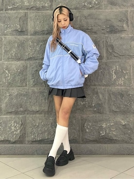 「アイテム（ナイロンジャケット）」を使った、公式TOMMY HILFIGERさん（レディース・158cm）の冬コーディネート