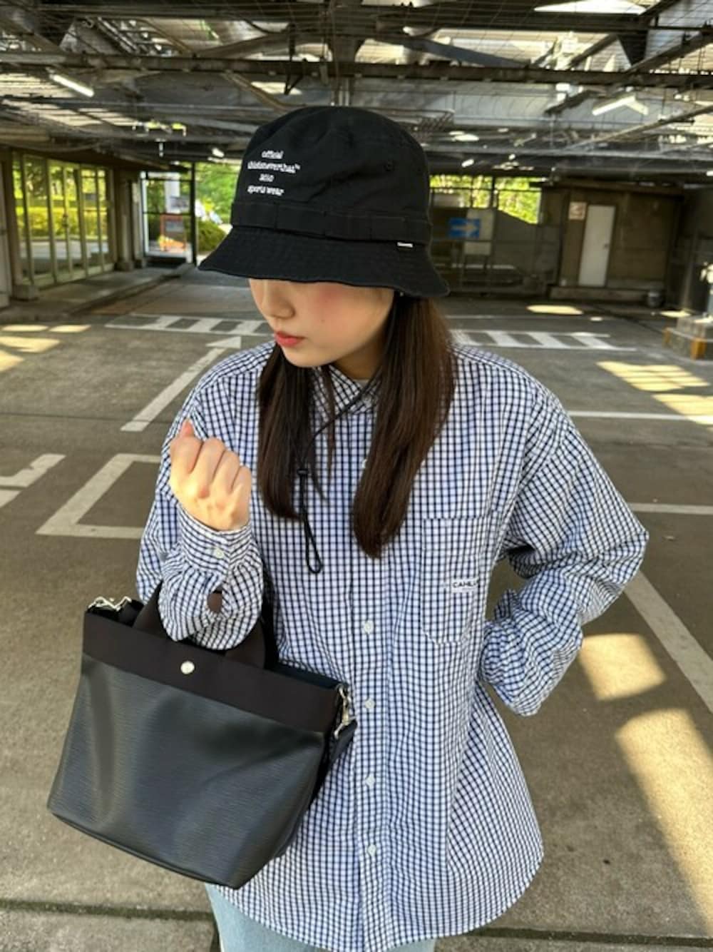 「Breath TOPKAPIの【Breath TOPKAPI】RIPPLE FLIGHT リプル フライト 2wayトートバッグ（トートバッグ、ブラック系）」を使った、マスターさん（レディース・165cm）の夏コーディネートの1枚目の写真