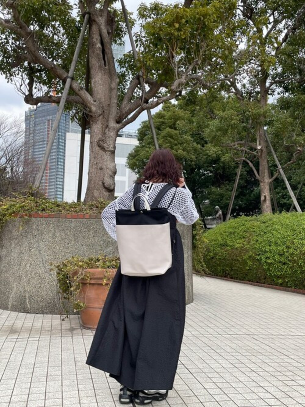「Breath TOPKAPIの【VERY 4月号掲載】【Breath TOPKAPI】SCOTCH GRAIN スコッチグレイン マザーズバッグ バイカラー A4 レディース バックパック リュック（バックパック/リュック、グレー系）」を使った、マスターさん（レディース・155cm）の夏コーディネートの1枚目の写真
