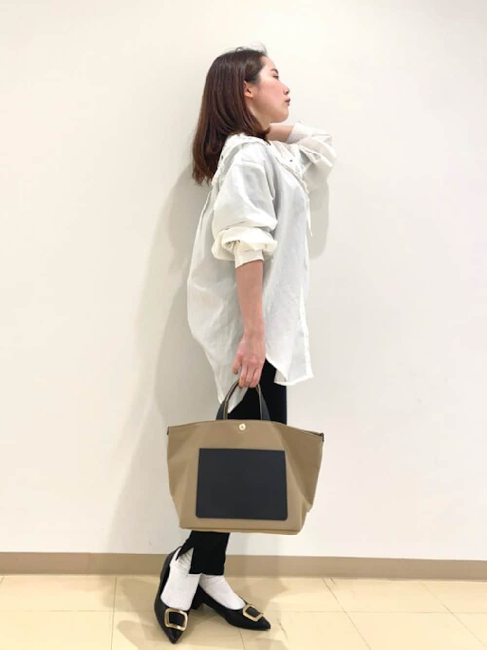 「Breath TOPKAPIのCALM レディース ミニトート バッグ（トートバッグ、ベージュ系）」を使った、マスターさん（レディース・150cm）の夏コーディネートの1枚目の写真