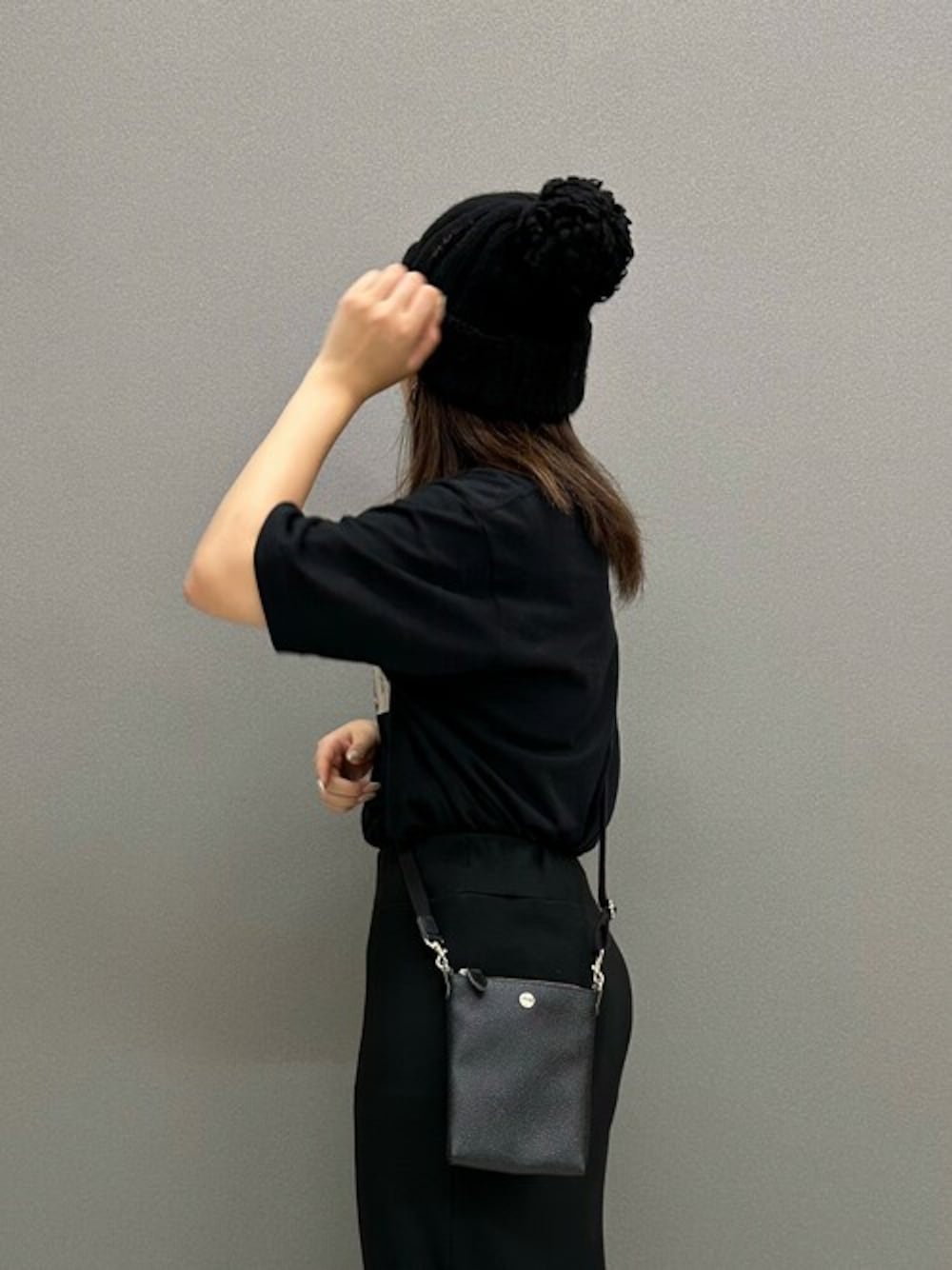 「Breath TOPKAPIの【BREATH TOPKAPI】 SCOTCH GRAIN スコッチグレイン ネオレザー サコッシュ スマホ ショルダー レディース バッグ（ショルダーバッグ、ブラック系）」を使った、マスターさん（レディース・155cm）の夏コーディネートの1枚目の写真