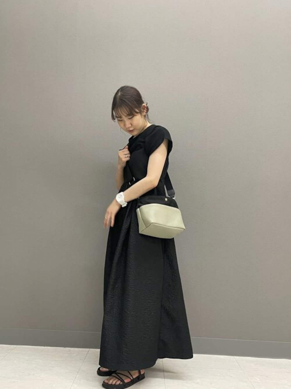 「Breath TOPKAPIの【VERY 4月号掲載】【Breath TOPKAPI】SCOTCH GRAIN スコッチグレイン マザーズバッグ バイカラー レディース ショルダーバッグ（ショルダーバッグ、グリーン系）」を使った、マスターさん（レディース・155cm）の夏コーディネートの1枚目の写真